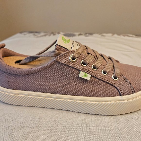 NIB Cariuma Sneakers - Picture 4 of 13